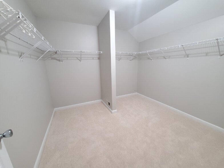 Building Photo - 1 Dartmouth Ave