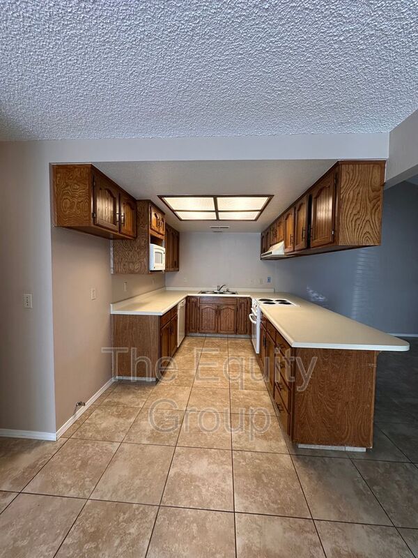 Building Photo - 1930 E Harold Ave