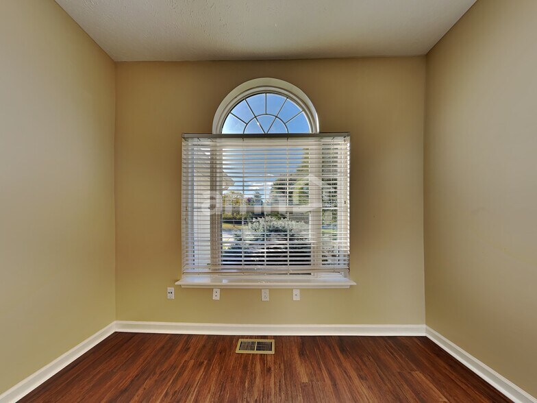 Building Photo - 16938 Cedar Creek Ln