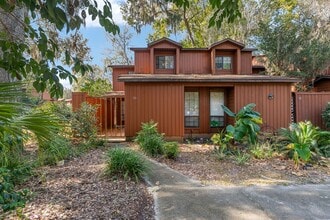 Building Photo - Spacious 3/3 townhome-style condo in Rockwood Villas with washer/dryer