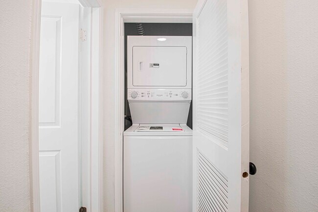 Building Photo - 8748.5 Belford Ave