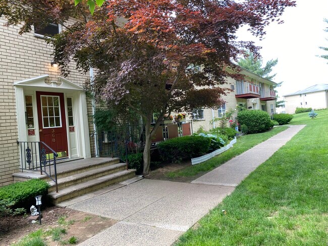 Entrance - 364 Hoover Ave