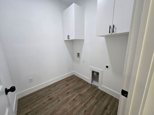 Building Photo - Stunning New Build