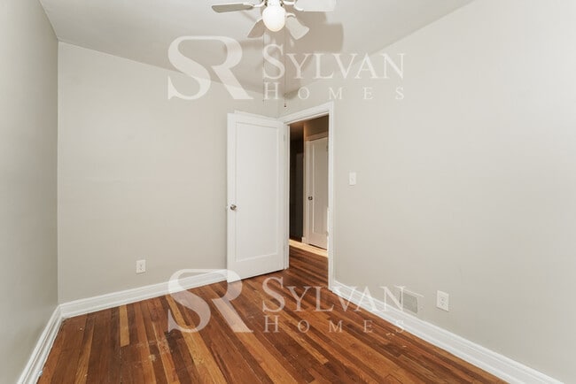 Building Photo - The living is easy in this 3 bedroom, 1.5 bathroom townhome