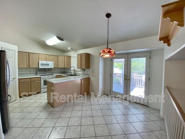 Building Photo - 2215 Chandler Dr