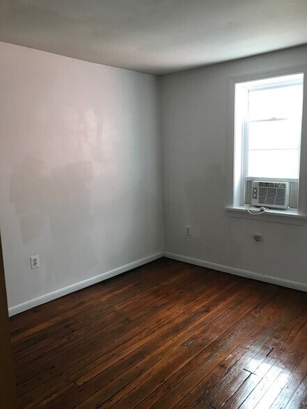 Building Photo - 1522 S 13th St