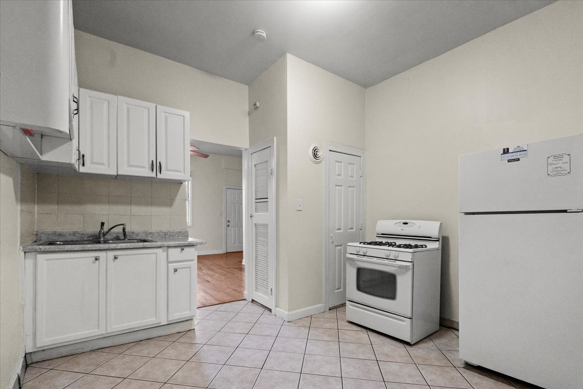 Building Photo - 4841 S Loomis Blvd