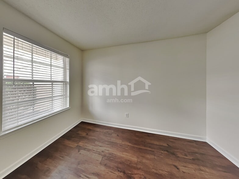 Building Photo - 411 Revis Creek Ct