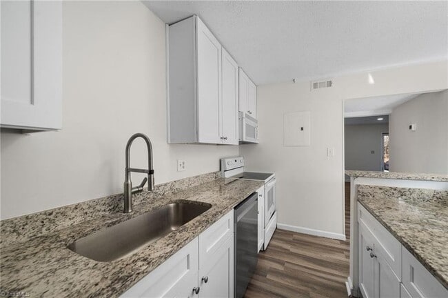 Building Photo - 5739 Bramblegate Rd