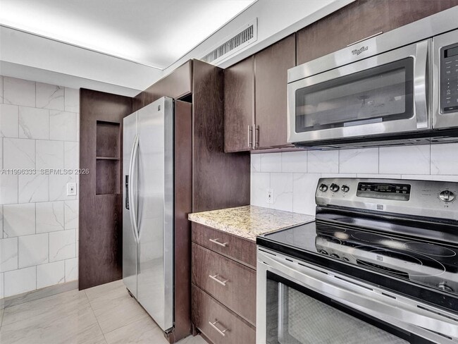 Building Photo - 20301 W Country Club Dr