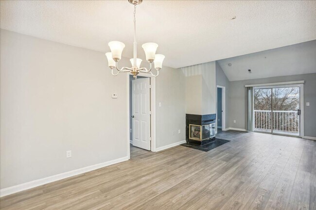 Building Photo - Great 3+2+ Loft in Germantown!