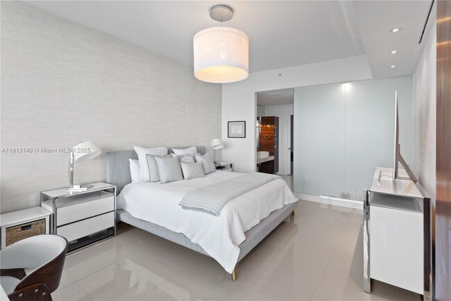 Building Photo - 2020 N Bayshore Dr