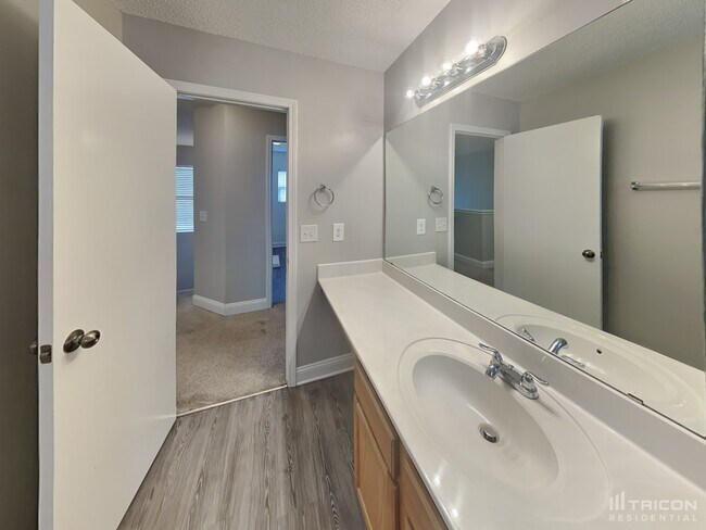 Building Photo - 4744 Abercromby St