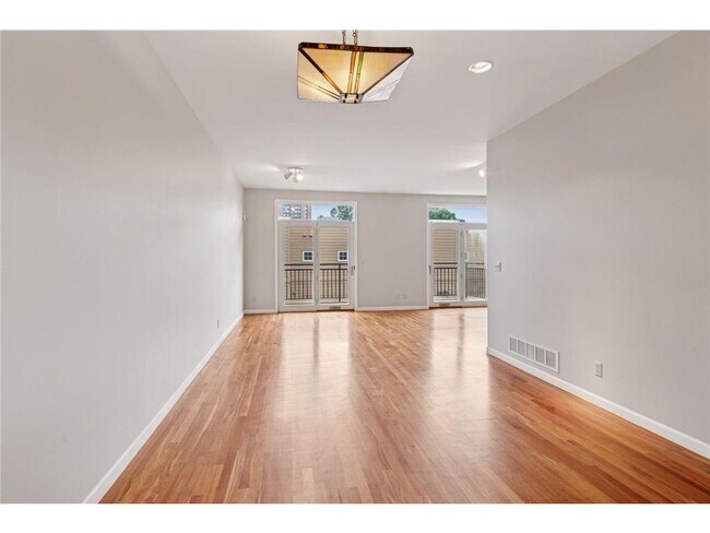 Building Photo - 226 Ridgewood Ave