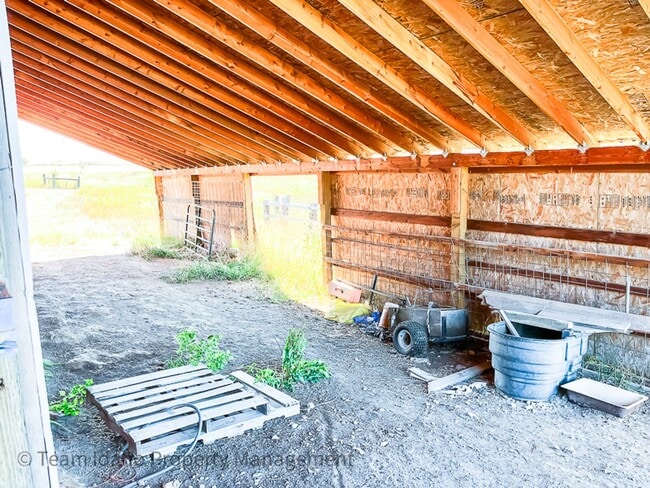 Building Photo - 2001 Manufactured Home on 160 Acre Farm ne...