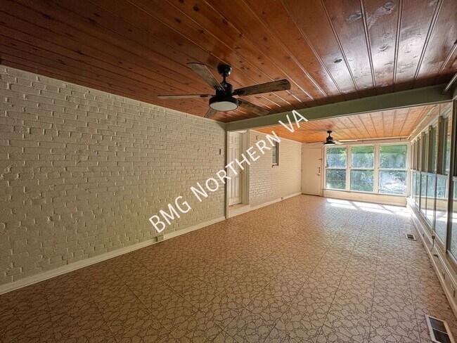 Building Photo - 7046 Lee Park Ct