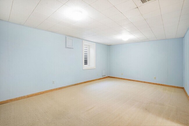 Building Photo - 6881 Fox Way