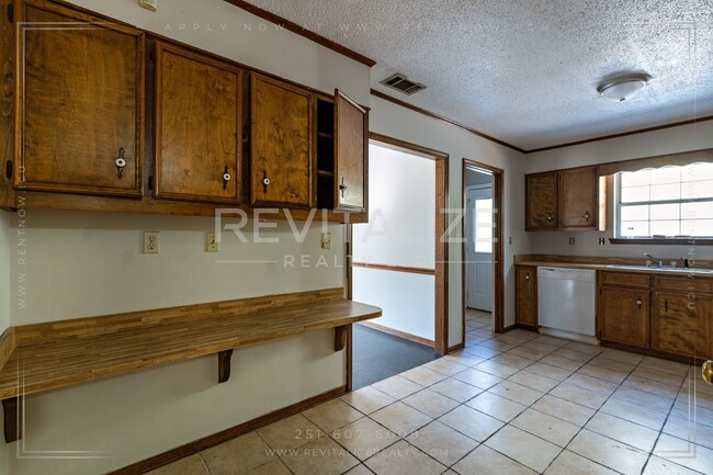 Building Photo - 3 Bed/2 Bath Home on Corner Lot!