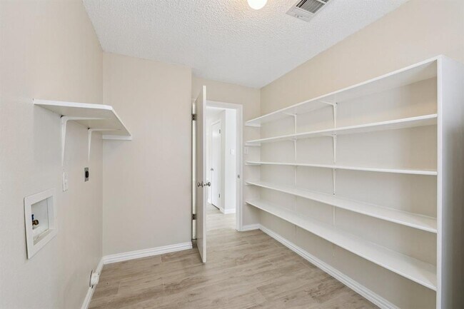 Building Photo - 2703 Vinson Ct