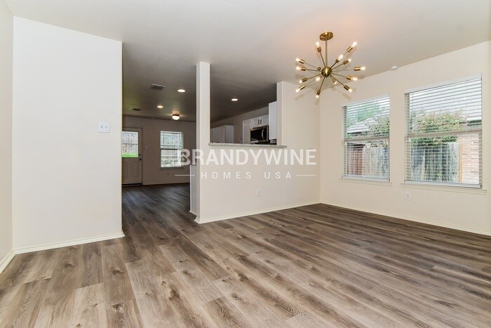 Building Photo - 523 Indian Paintbrush Dr