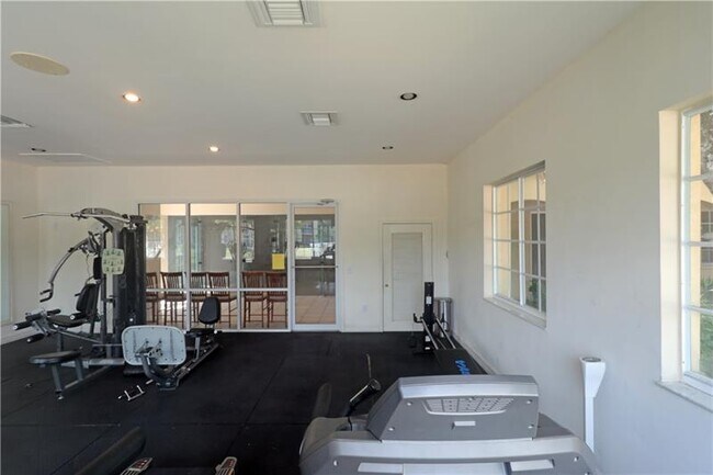 Building Photo - 2640 S University Dr