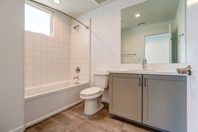 Building Photo - Luxury Penthouse Condo With Ocean Views in Ventura!