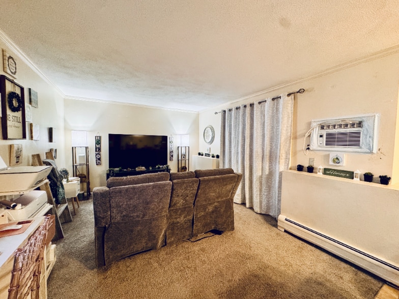 Building Photo - 400 New River Rd