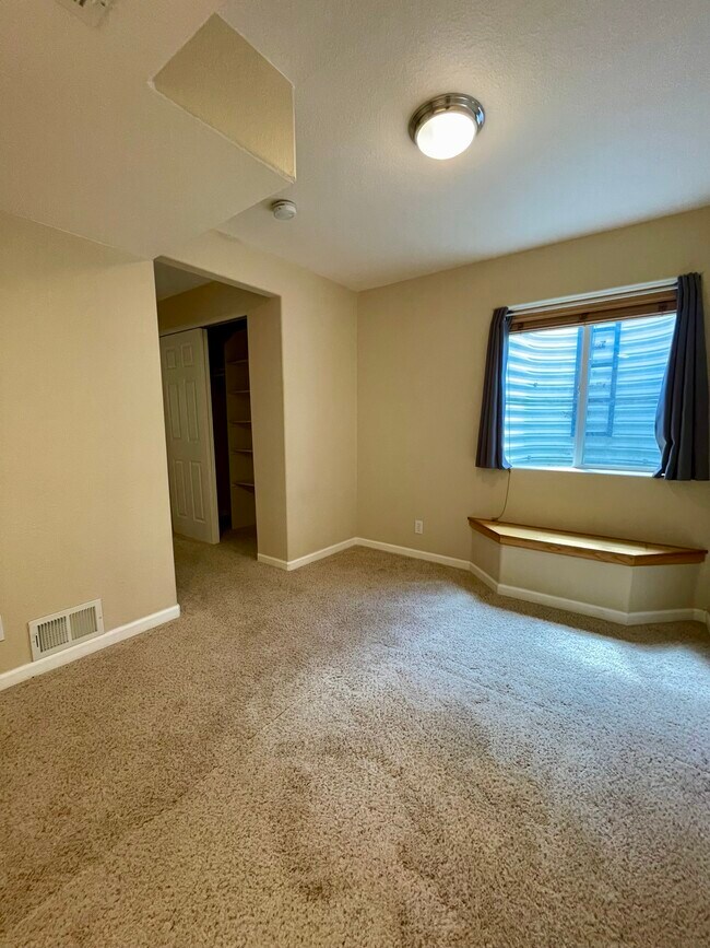 Building Photo - 5614 Blue Mountain Cir