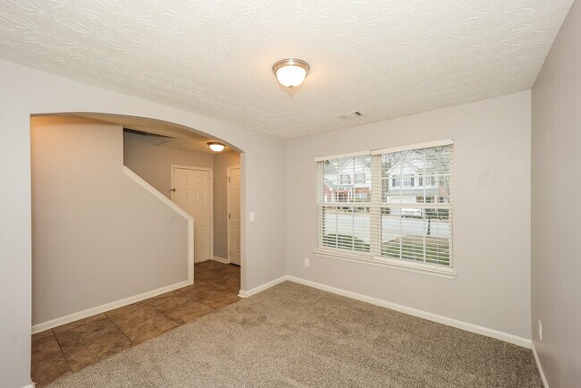 Building Photo - 9497 Lakeview Rd