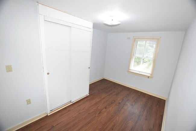 Building Photo - 457 Talma St