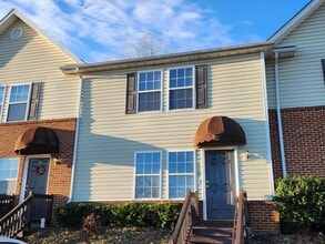 Building Photo - For Rent: Harrisonburg 3 BR, 2.5 Bath Townhouse