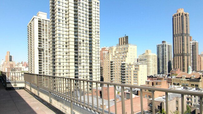 Building Photo - 420 E 80th St