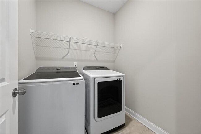 Building Photo - 1020 River Park Dr