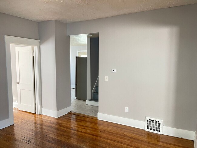 Building Photo - Florence/Minne Lusa 4 bed 2 bath house 160...