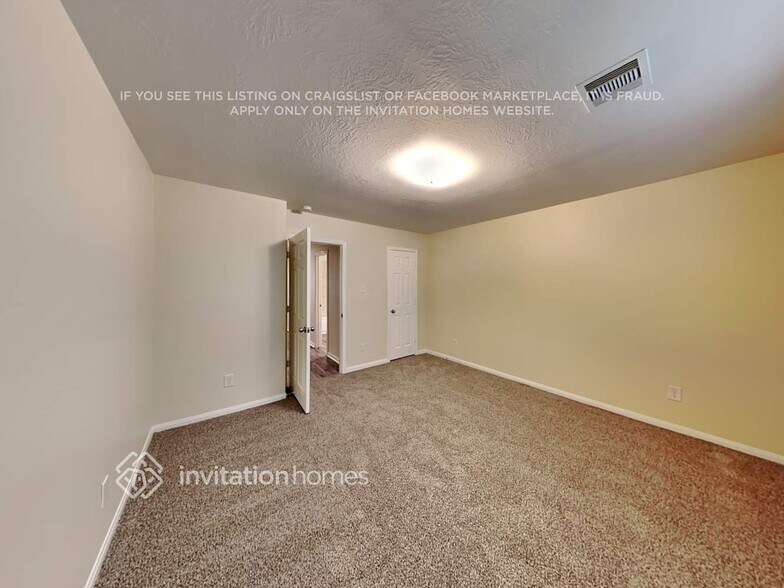 Building Photo - 8670 Chaletford Dr