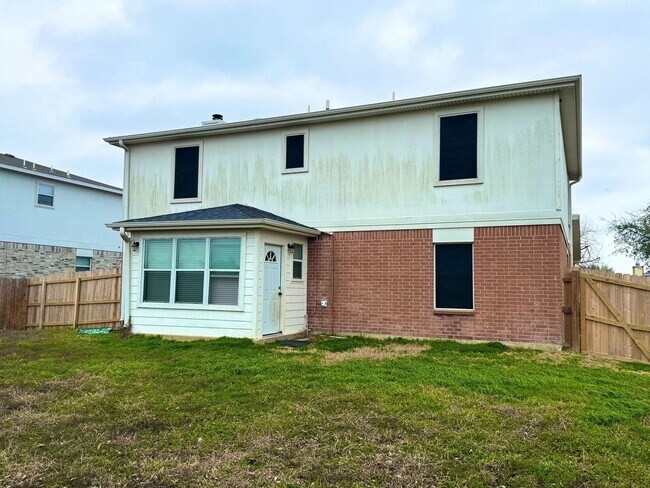 Building Photo - AMAZING 2-STORY 3 BEDROOM!!