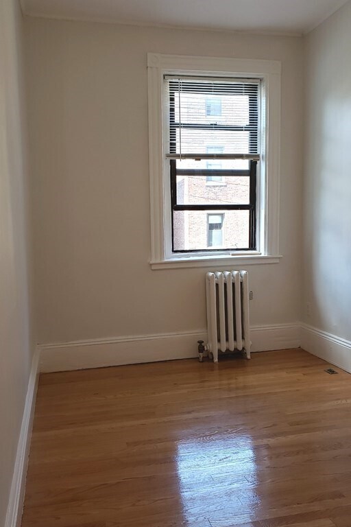 Building Photo - 924 Beacon St