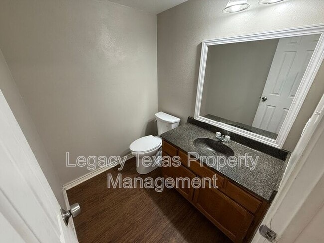 Building Photo - 1610 Sun Valley Dr