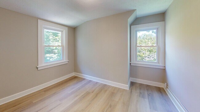 Building Photo - 4528 Rainbow Rd