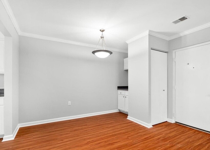 Building Photo - 18334 Streamside Dr