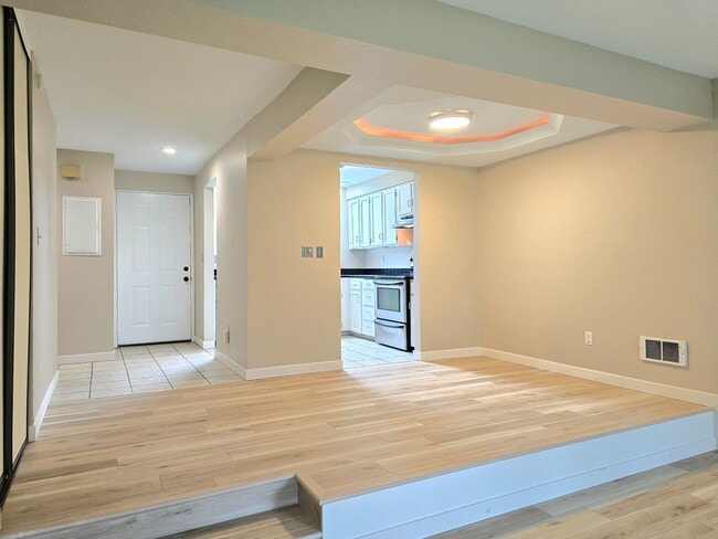 Building Photo - 2 Bedroom Townhome in Marysville Pet Friendly !