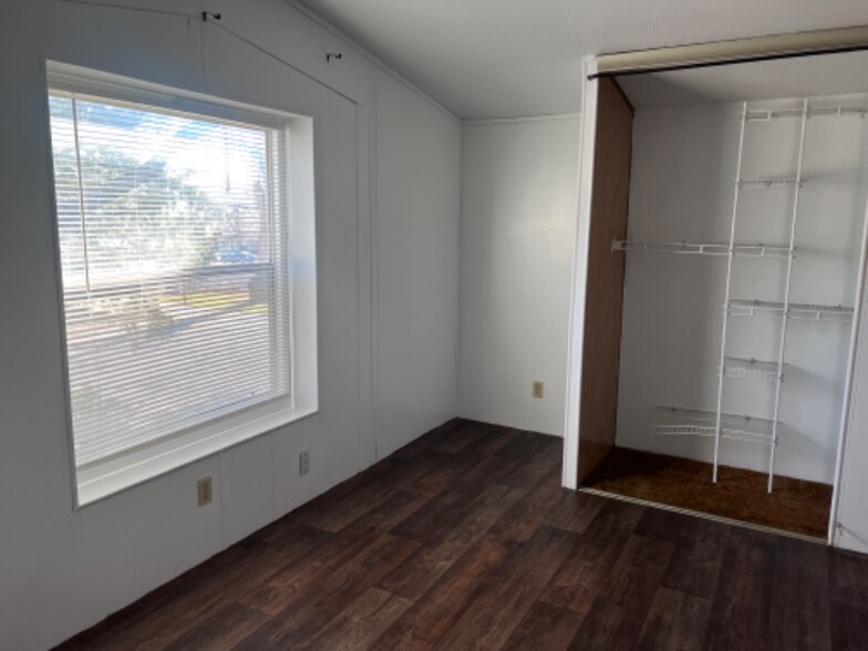 Building Photo - 6209 Angle Dr