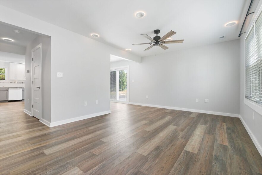 Building Photo - 680 Chestnut Springs Ln