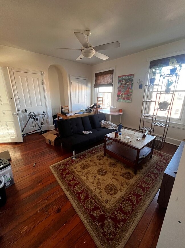 Building Photo - Spacious one bedroom unit in a great locat...