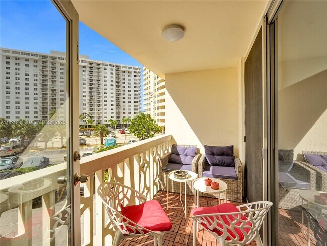 Building Photo - 1825 S Ocean Dr