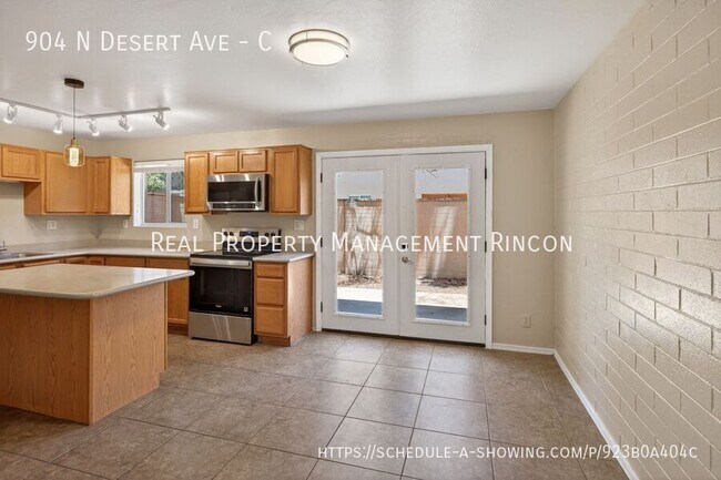 Building Photo - 904 N Desert Ave