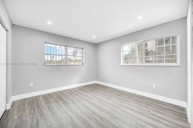 Building Photo - 645 NE 149th St