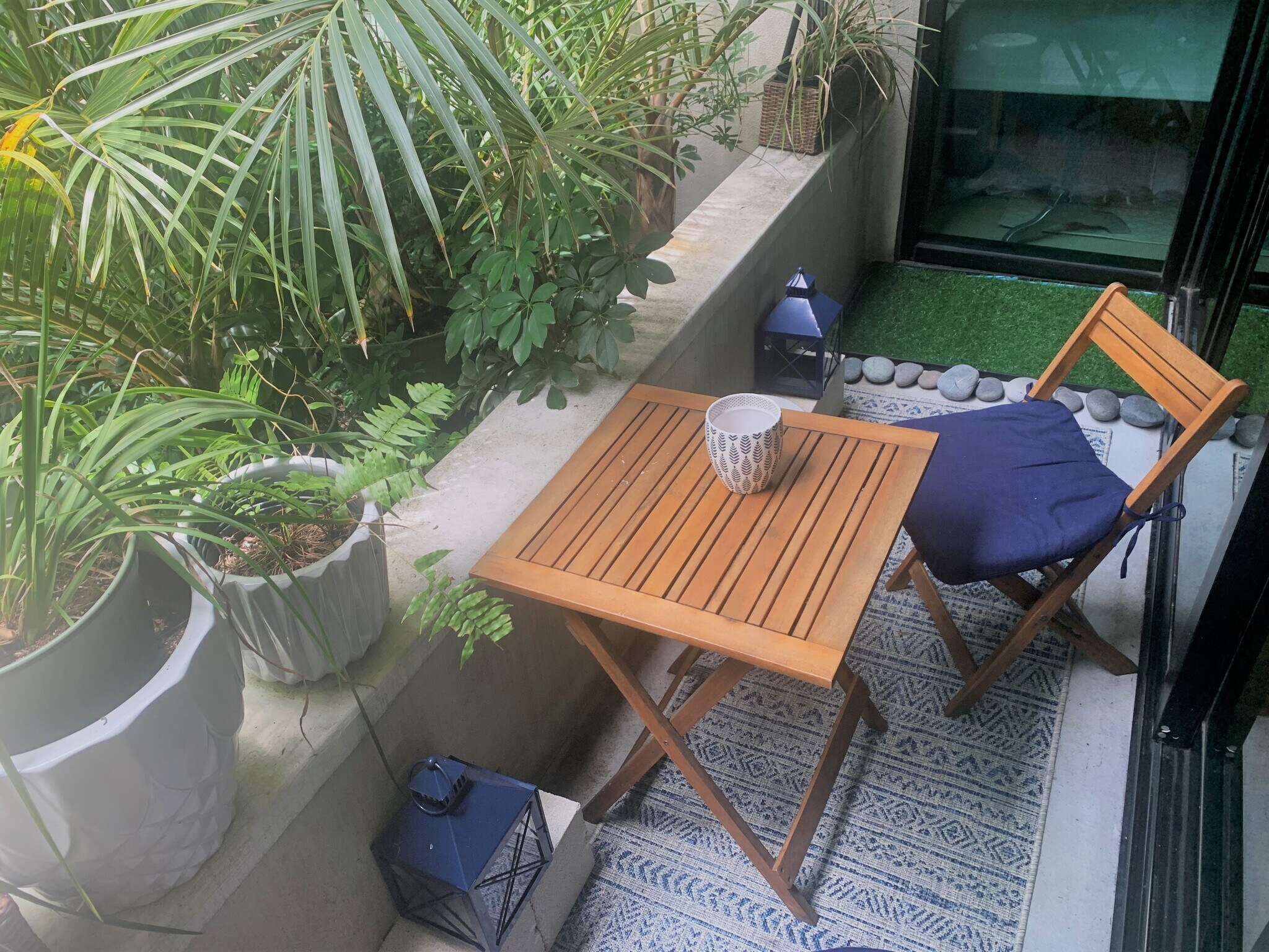 Outdoor patio - 400 4th Ave S