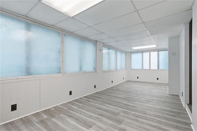 Building Photo - 3841 Lawnview Ave