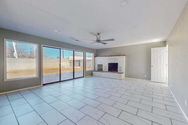 Building Photo - NE PUEBLO STYLE 3 Bedroom 2 Bath 1824/SF